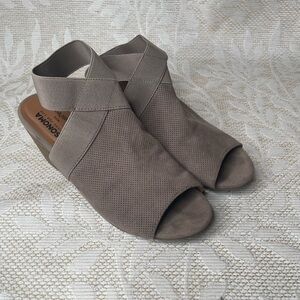 Sonoma Women's Taupe Block Heel Sandals size US 7.5 medium